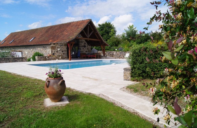 Cottage with pool close to Lacapelle Marival, calmness guaranteed