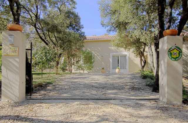 Cottages in Provence. Spacious and quiet cottages equipped for disabled people.