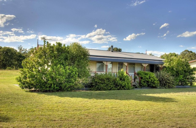 Cottages on Lovedale - No. 3 - 3 bedroom, 2 bathroom cottage in fabulous Lovedale location