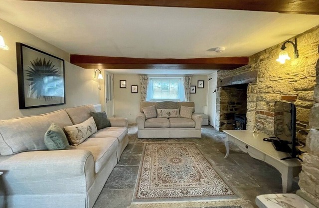 Cotters Pound: Charming Thatched Cottage in the Heart of Corfe Castle