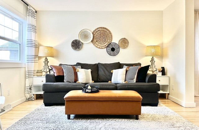 Cottonwood Koti- Renovated Gem, Steps to Downtown