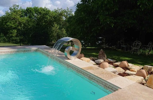 Coucou Cottage lovely stylish house with private garden and a pool