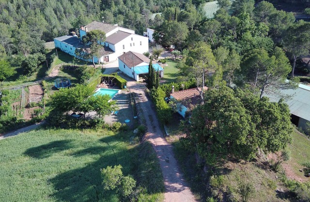 Country House 'Set Rengs 2' with Lake View, Shared Pool and Wi-Fi