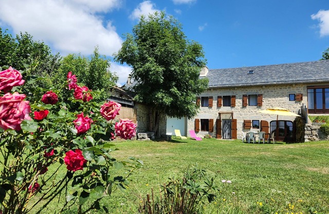 Country house in the heart of the Margeride in Lozère. Quiet, secure grounds.