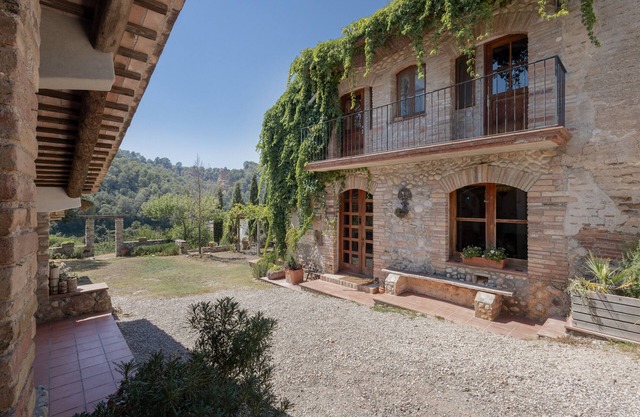 Country House 'La Isla Verde' with Mountain View, Private Pool and Wi-Fi