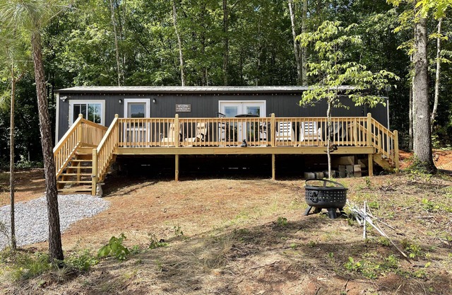 Country Cabin on Pond Hosted by Randy and Max