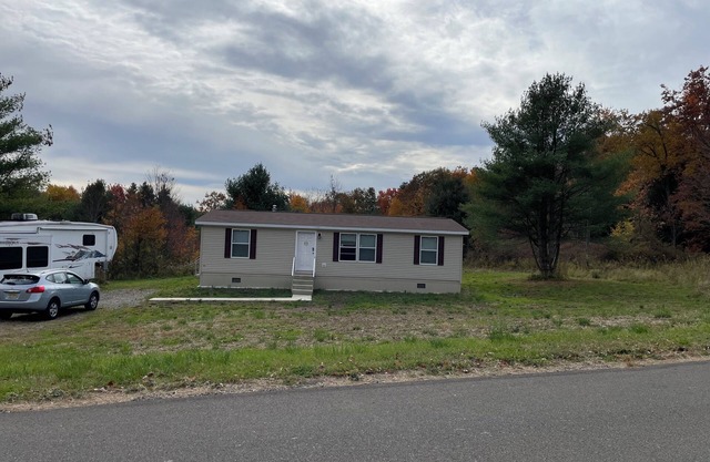 Country classic w/ a modern twist 3 bedroom, 2 bathroom home