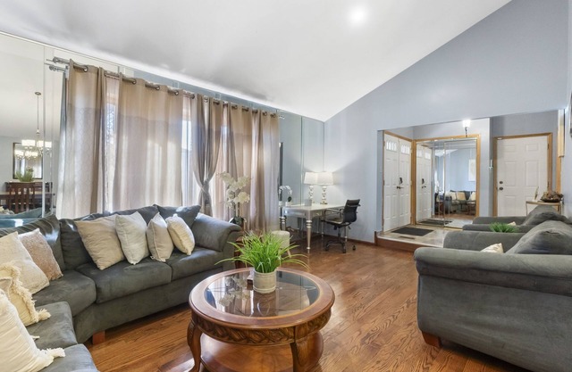 Country Club Hills Rentaln