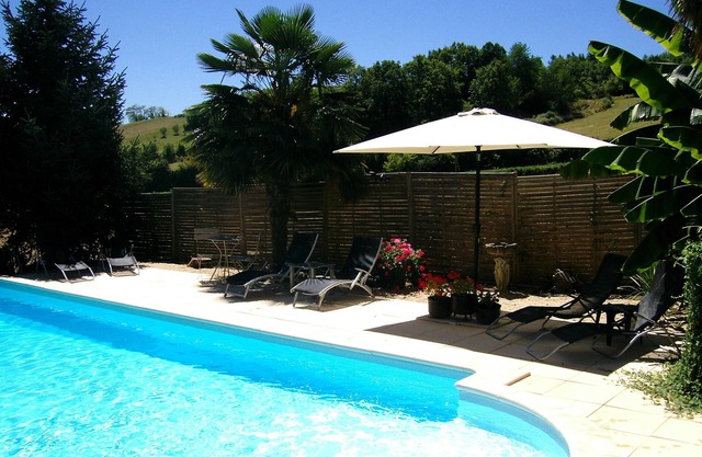 Country Cottage + Fabulous Views. PRIVATE Exclusive Pool. WIFI. Pets Welcome!