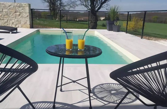 Country cottage in Quercy with private swimming pool