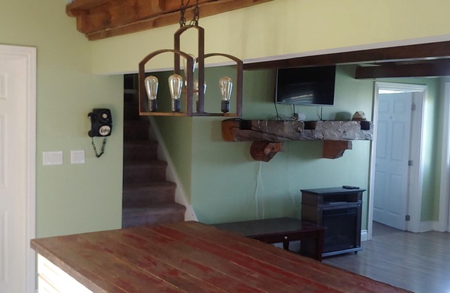 Country cottage in a private setting ,less than 5 min drive to the beach