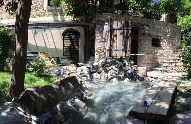 Country cottage in Liguria (Pieve di Teco), large terrace, 30 min from the sea