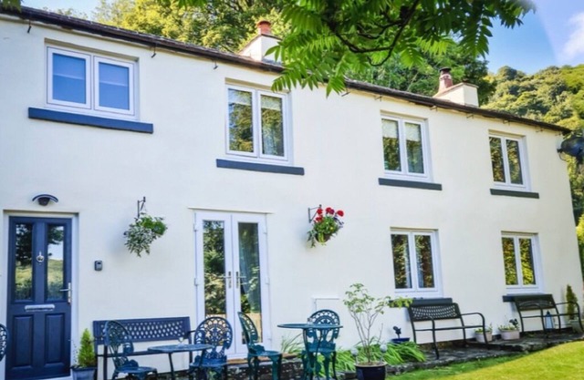 Country Cottage With Fantastic Views Over The Derwent Valley, Derbyshire Dales