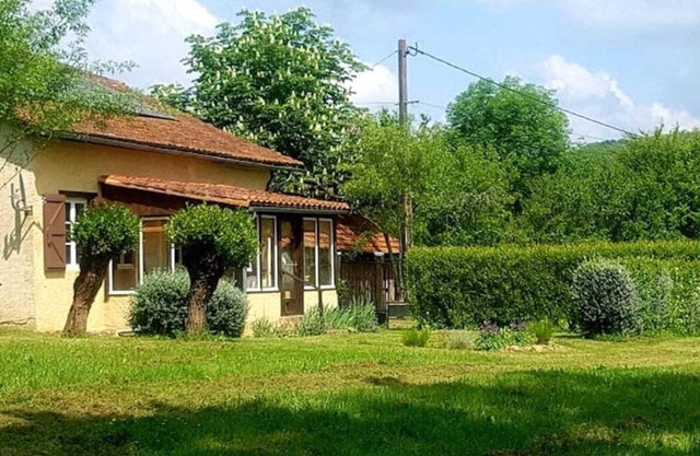 Country cottage with view of the Pyrenees 3 people