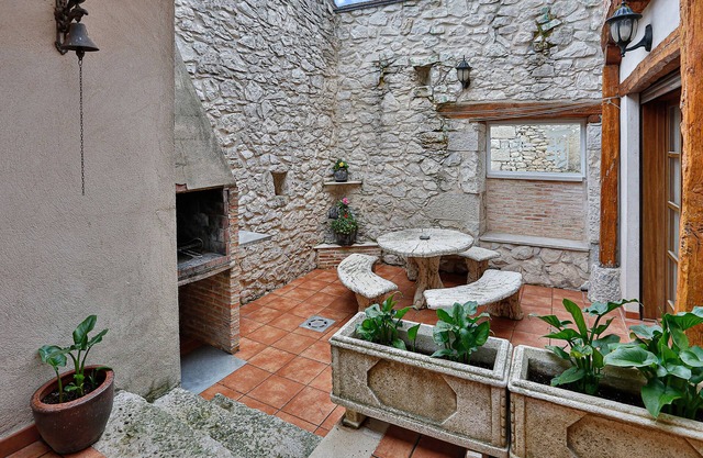 Country House 'El Lagar' with Private Terrace, Private Garden and Wi-Fi