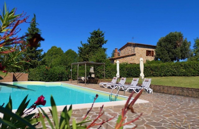 Country House/Farm House in Monteverdi Marittimo with 2 bedrooms sleeps 4