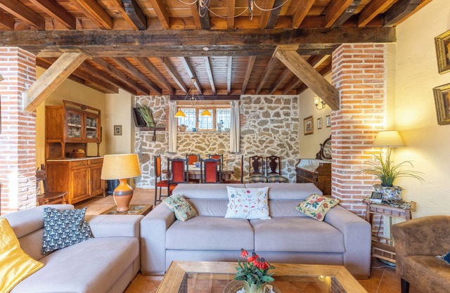 Country House 'El Mirador Del Gato 2' with Mountain View, Shared Pool and Wi-Fi