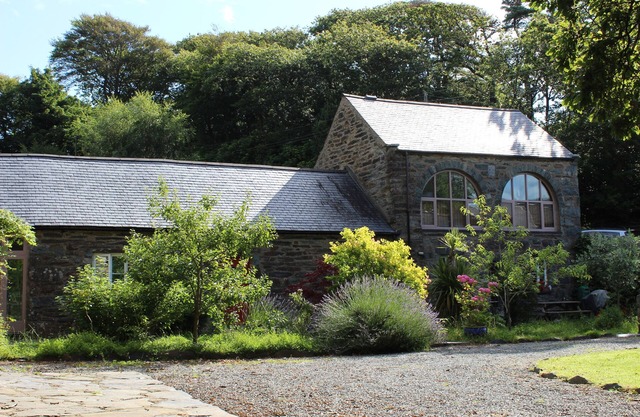 Country Holiday Rental with grounds