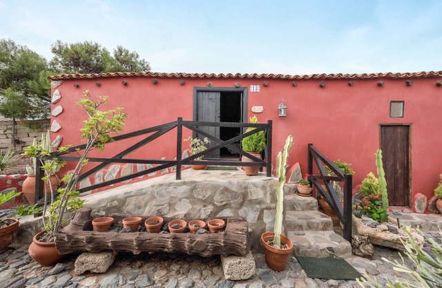 Country Home “Casa Rural El Moral“ with Mountain View, Wi-Fi, Terrace & Garden