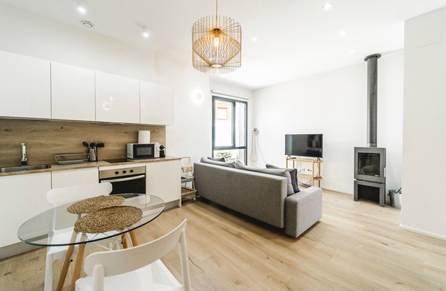 Country Home 'Dos Alas Rojas' with Wi-Fi and Air Conditioning