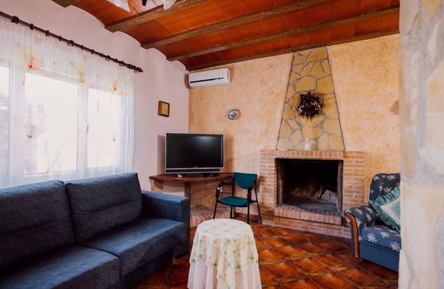 Country House 'Casa Dolores' with Mountain View, Wi-Fi and Air Conditioning