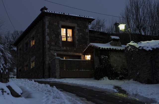 Country house very cozy. Excellent views of Gredos.
