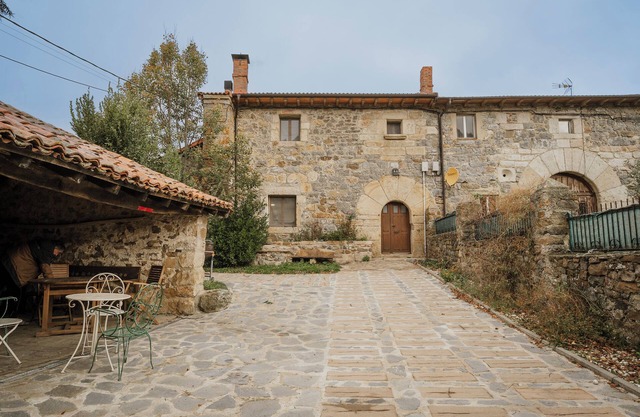 Country House 'La Casa Del Diezmo De La Montaña' with Mountain View, Private Terrace and Wi-Fi