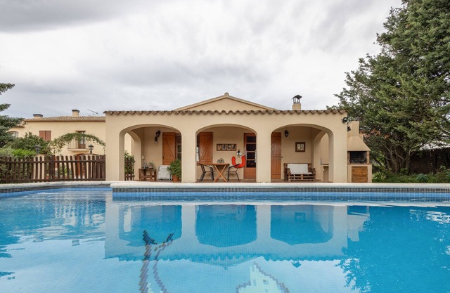Country House 'Casa Rural Amb Piscina I Jardí' with Private Pool, Wi-Fi and Air Conditioning
