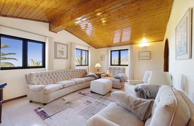 Country House 'A House with A View' with Sea View, Wi-Fi and Air Conditioning