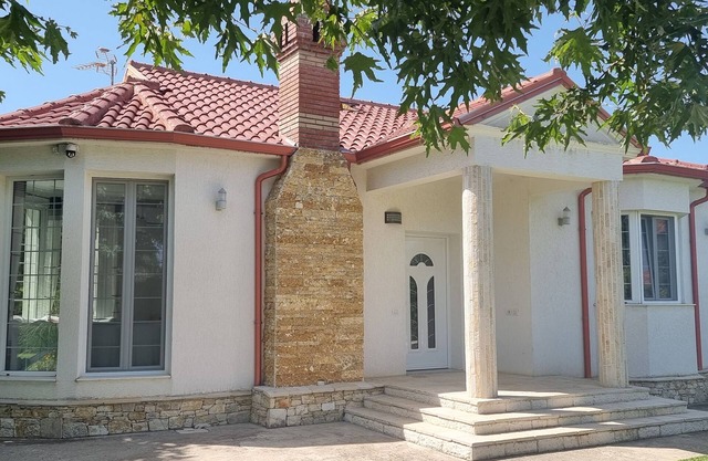 Country House Bubullime Albania. Villa-Cottage. 3-bedroom, WiFi, AC. In Lushnje.