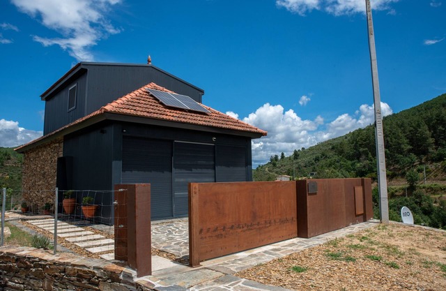 Country House 'Casa Da Eira Velha' with Mountain View, Wi-Fi and Air Conditioning