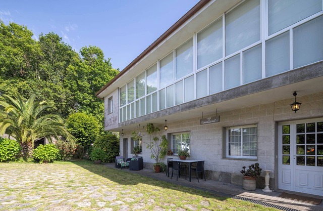 Country House 'Casa Da Carballeira' with Mountain View, Private Garden and Wi-Fi