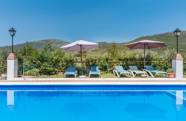 Country House 'Casa Rural Puente Piedra' with Mountain View, Wi-Fi and Air Conditioning