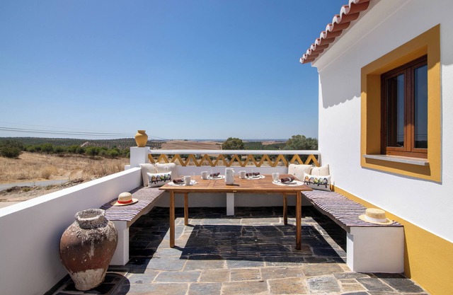 Country House 'Casas Do Monte I - T2' with Mountain View, Wi-Fi and Air Conditioning