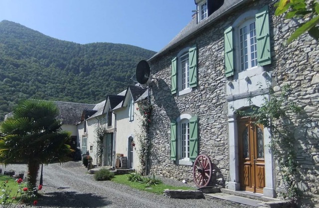 Country house century (1771) carefully restored huge garden / swimming pool.