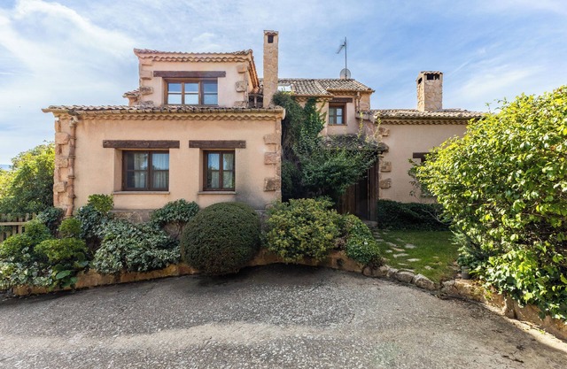 Country House 'Dalt La Figuera' with Mountain View, Private Pool and Wi-Fi