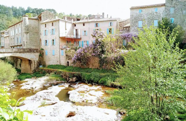 Country House 'De Maître Du Domaine Des Lys' with Mountain View, Terrace and Wi-Fi