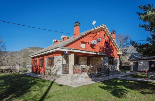 Country House 'El Corcal' with Mountain View, Private Terrace and Wi-Fi