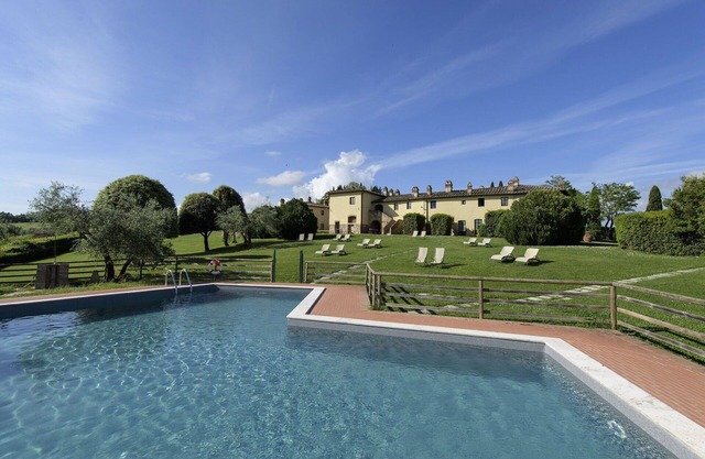 Country House/Farm House in San Gimignano with 4 bedrooms sleeps 8