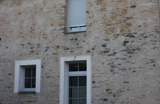COUNTRY HOUSE