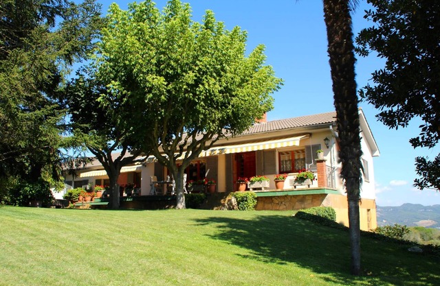 Country house ideal for families with games room of 500m2, large pool area.