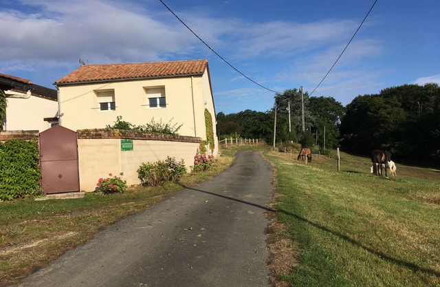 Country house in an enclosed garden of 8000m2