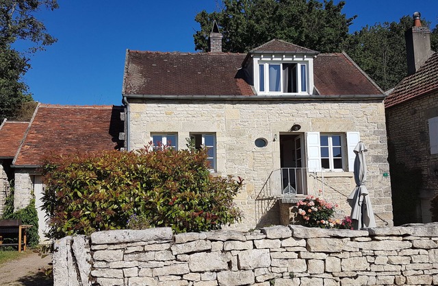 Country house in charming village, close to the Canal du Nivernais.