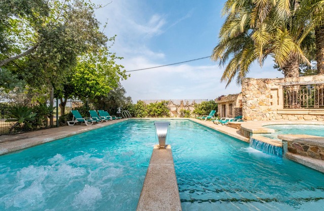 Country House 'La Carrasca - Naranja' with Shared Pool, Wi-Fi and Air Conditioning