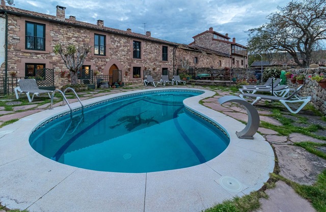 Country House 'La Casona De Barrio' with Mountain View, Private Pool and Wi-Fi