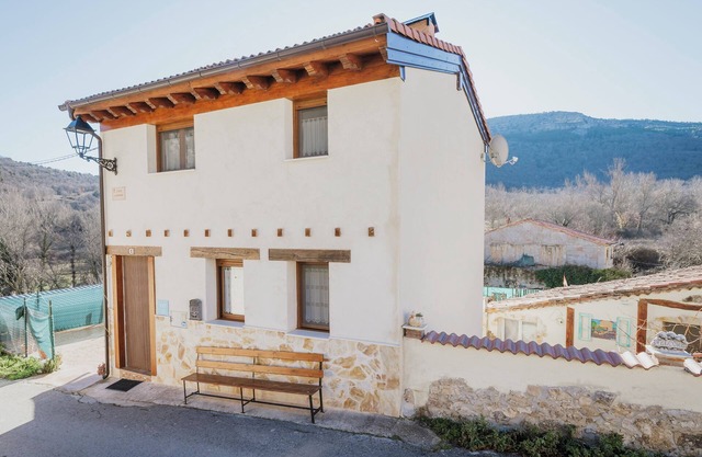 Country House 'La Mira' with Mountain View, Private Terrace and Wi-Fi