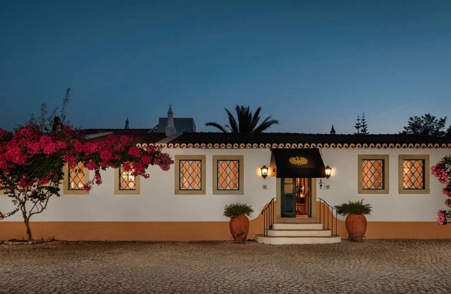 Country House "Liberal Wing Villa" with Mountain View, Shared Pool & Wi-Fi