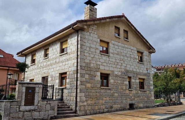Country House 'Los Kukos' with Lake View, Shared Terrace and Wi-Fi