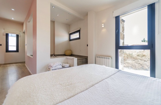 Country House 'Los Puentes' with Private Terrace, Private Garden and Air Conditioning