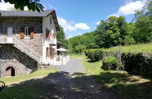 Country house Marmanhac (CANTAL)
